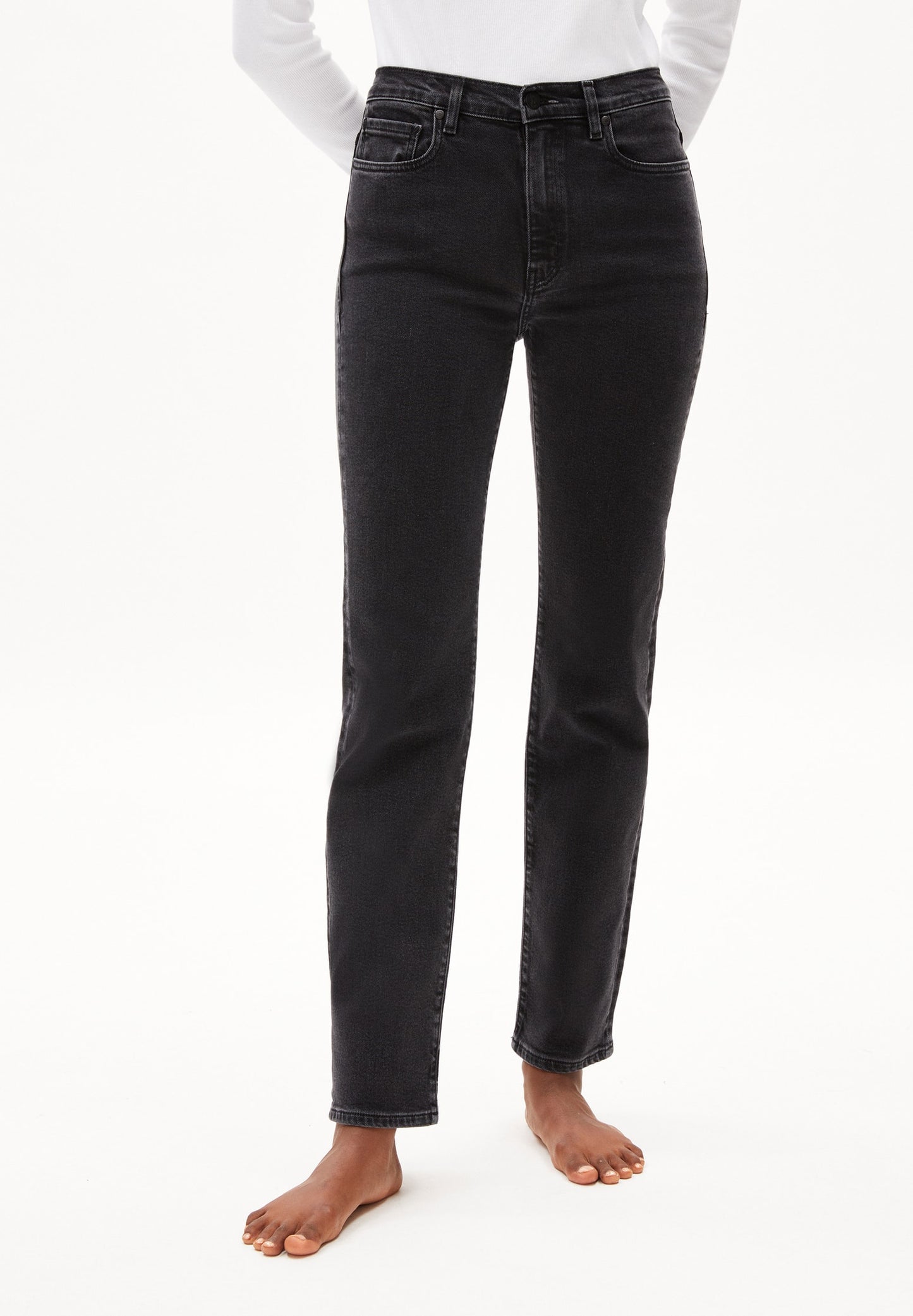 CARENAA STRAIGHT FIT MID WAIST JEANS | EBONY BLACK