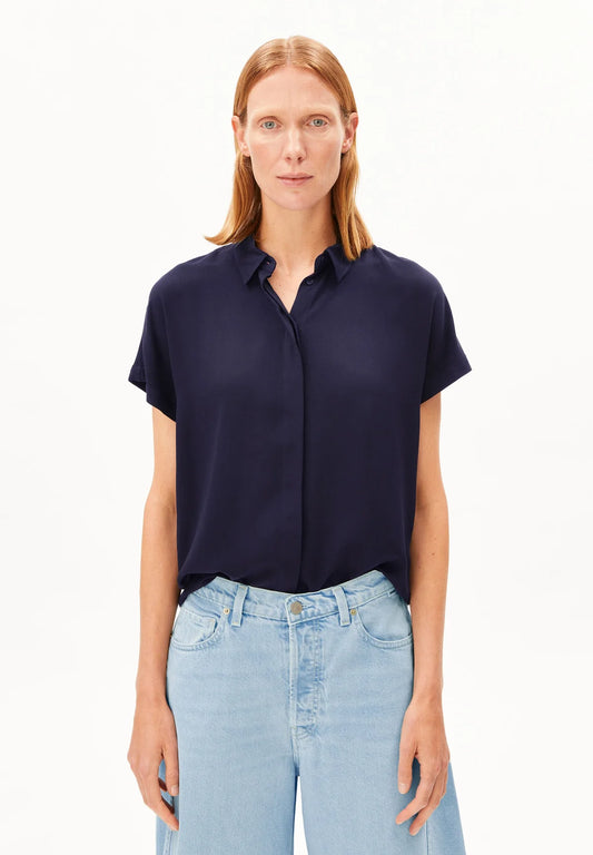 LARISAANA ECOVERO™ CAP SLEEVE LOOSE FIT BLOUSE | TINTED NAVY