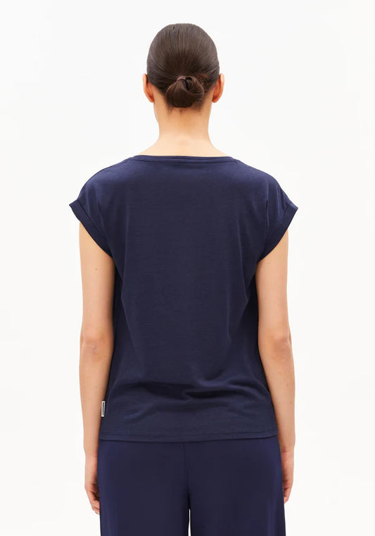 JILAANA ORGANIC COTTON AND  TENCEL™ LYOCELL T-SHIRT | TINTED NAVY