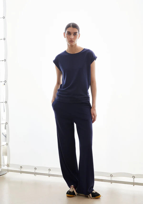 JILAANA ORGANIC COTTON AND  TENCEL™ LYOCELL T-SHIRT | TINTED NAVY