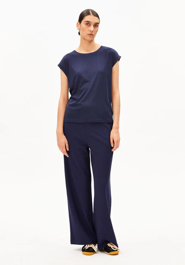 JILAANA ORGANIC COTTON AND  TENCEL™ LYOCELL T-SHIRT | TINTED NAVY
