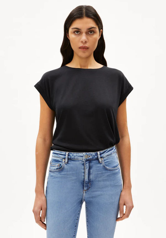 JILAANA ORGANIC COTTON AND  TENCEL™ LYOCELL T-SHIRT | BLACK