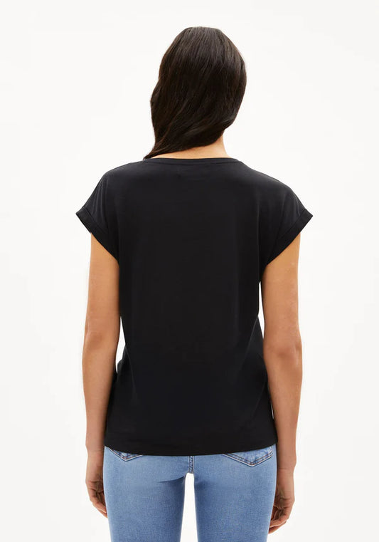 JILAANA ORGANIC COTTON AND  TENCEL™ LYOCELL T-SHIRT | BLACK