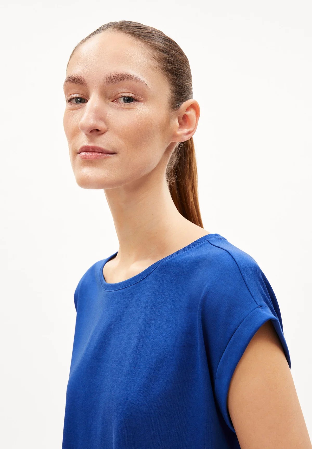 JILAANA ORGANIC COTTON AND TENCEL™ LYOCELL T-SHIRT | DYNAMO BLUE