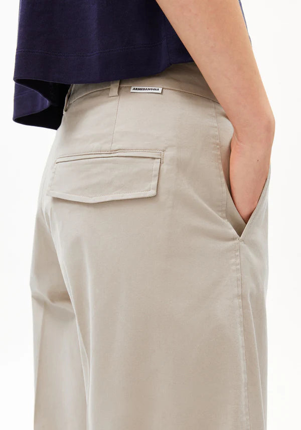 ORGANIC COTTON TWILL BARREL LEG TROUSERS | SANDSTONE