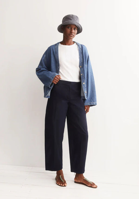 ORGANIC COTTON TWILL BARREL LEG TROUSERS | NIGHT SKY