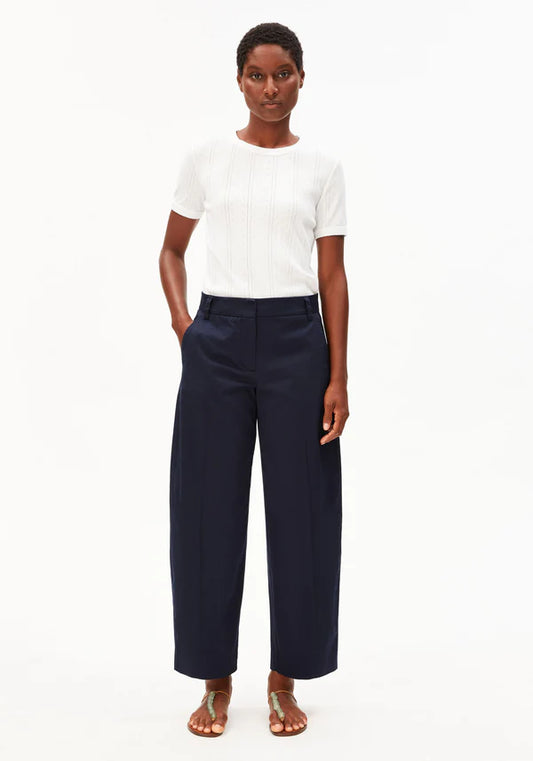 ORGANIC COTTON TWILL BARREL LEG TROUSERS | NIGHT SKY