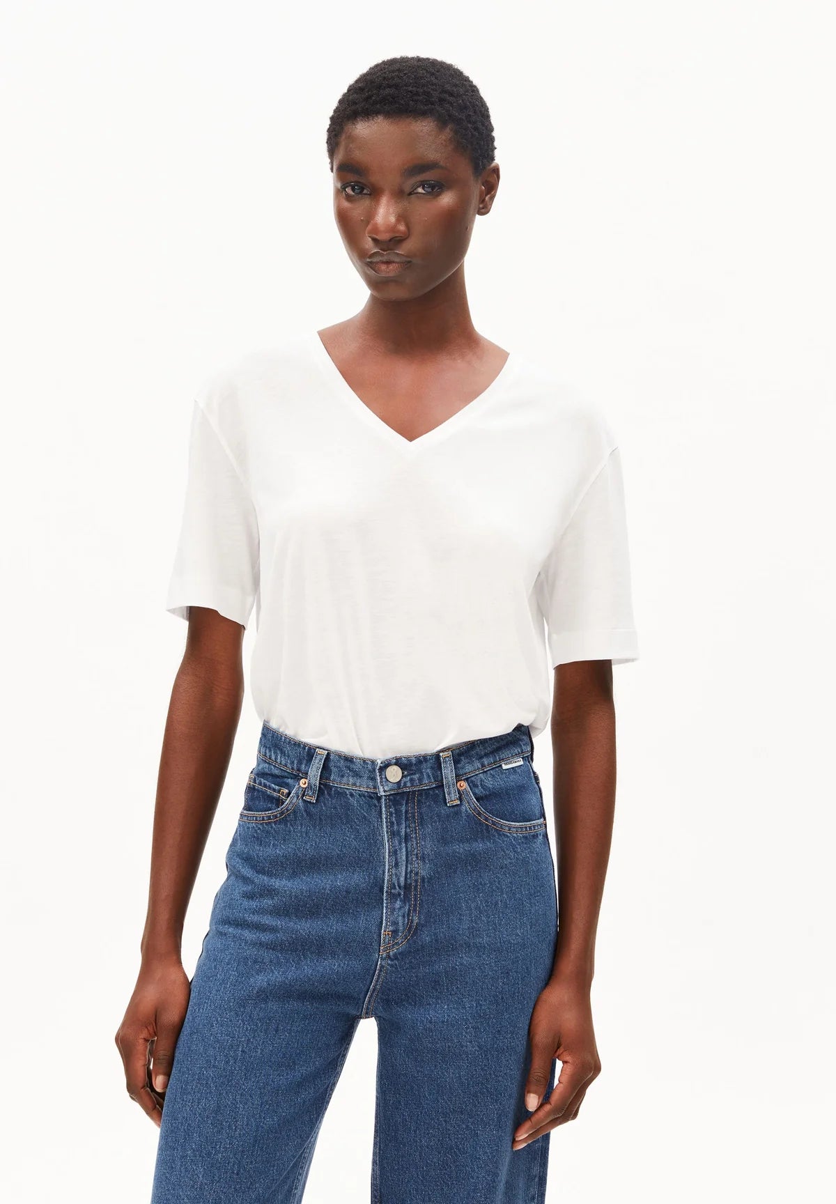 V-NECK T-SHIRT
TENCEL™ LYOCELL-BLEND | WHITE