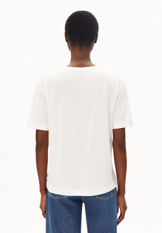 V-NECK T-SHIRT
TENCEL™ LYOCELL-BLEND | WHITE