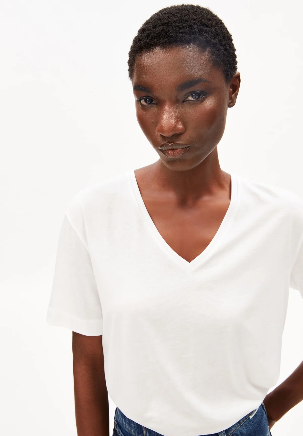 V-NECK T-SHIRT
TENCEL™ LYOCELL-BLEND | WHITE