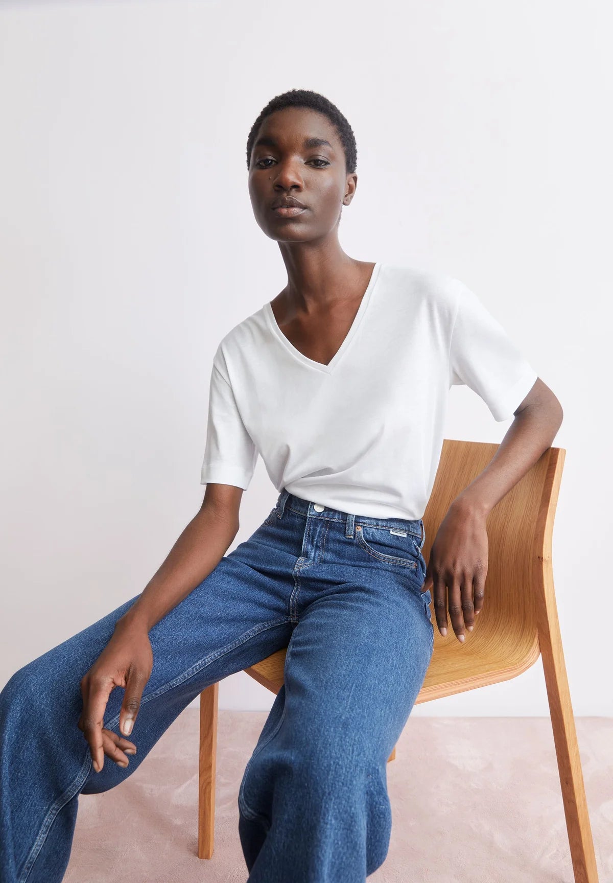 V-NECK T-SHIRT
TENCEL™ LYOCELL-BLEND | WHITE