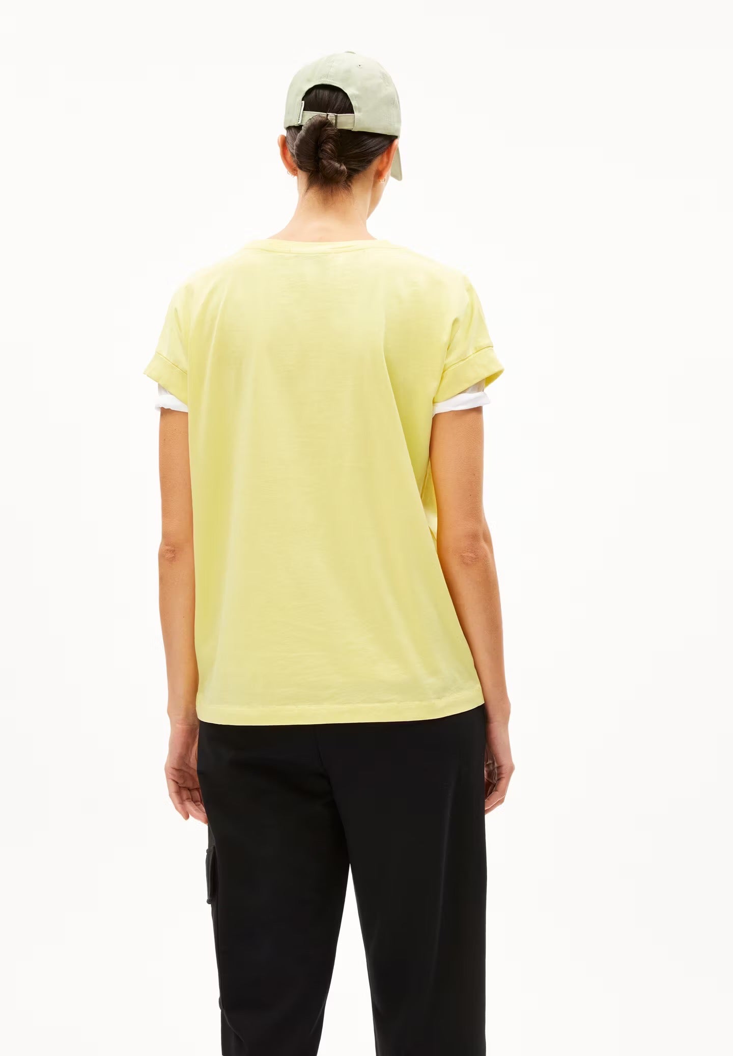Loose fit t-shirt from Armedangels, with cap sleeves and a round neck, in light lemon yellow, made from sustainable organic cotton.