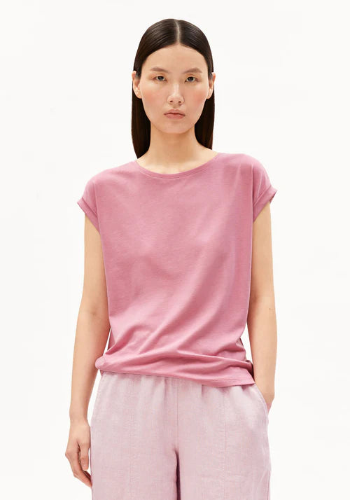 JILAANA ORGANIC COTTON AND TENCEL™ LYOCELL T-SHIRT | WASHED BERRY