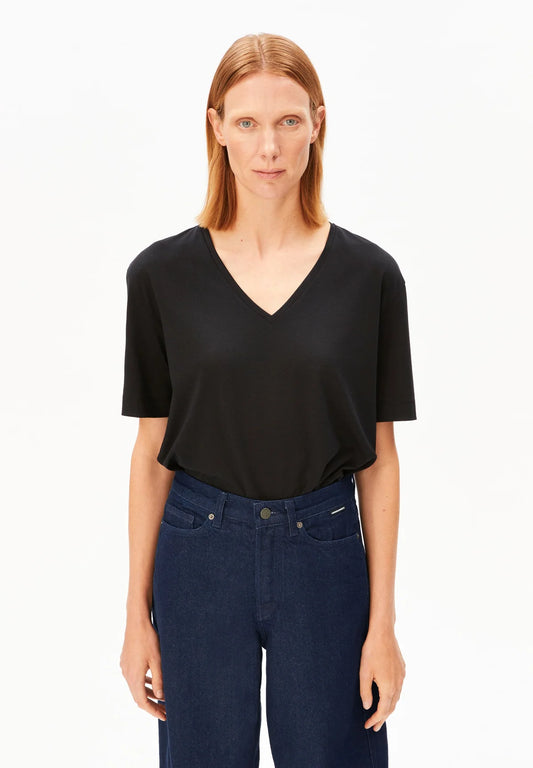 V-NECK T-SHIRT TENCEL™ LYOCELL-BLEND | BLACK