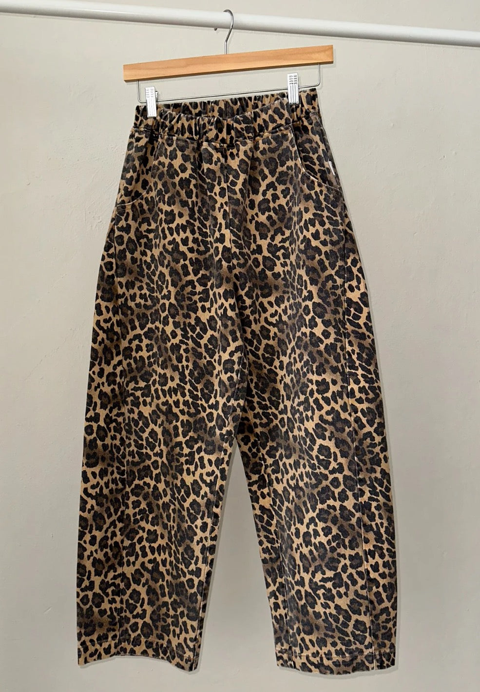 Arc Pants from Le Bon Shoppe. Barrel leg jeans with an elastic high waist and a slightly curved, cropped leg. Made from pure cotton canvas with a leopard print. With deep side pockets.