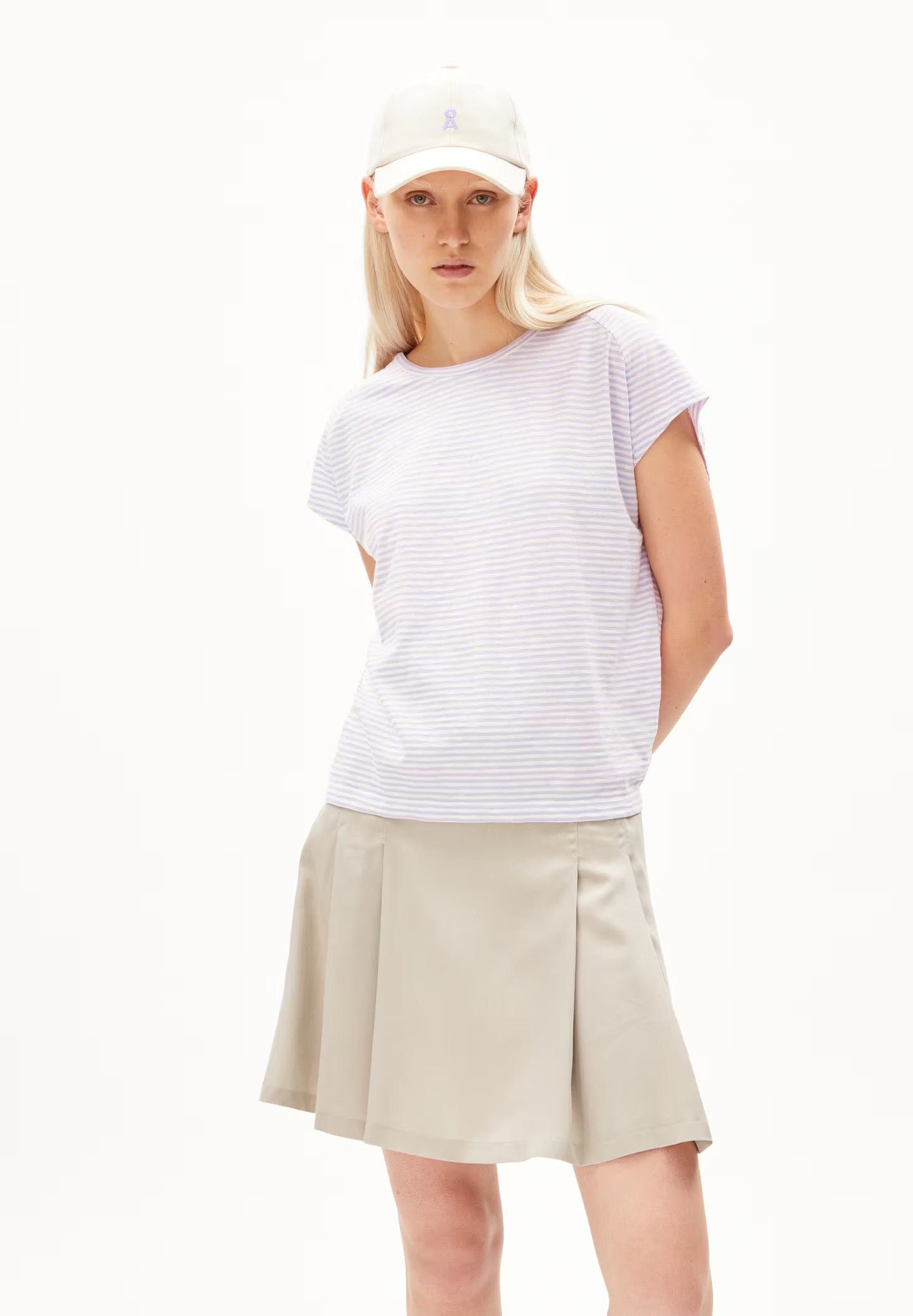Loose fit striped t-shirt from Armedangels, with cap sleeves and a round neck, fine horizontal stripes in oat milk white and light lavender, made from sustainable organic cotton.