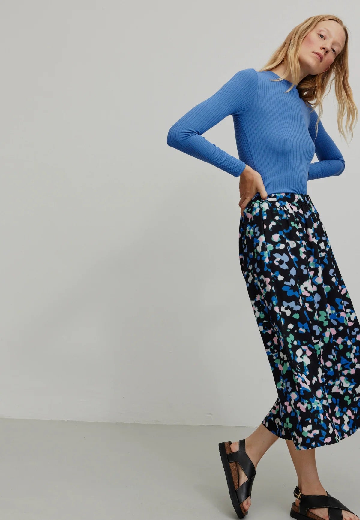 Midi skirt by Recolution,  made from sustainable Ecovero viscose. Abstract floral print in hues of navy, light green and powder pink. With slits on both sides and side pockets.