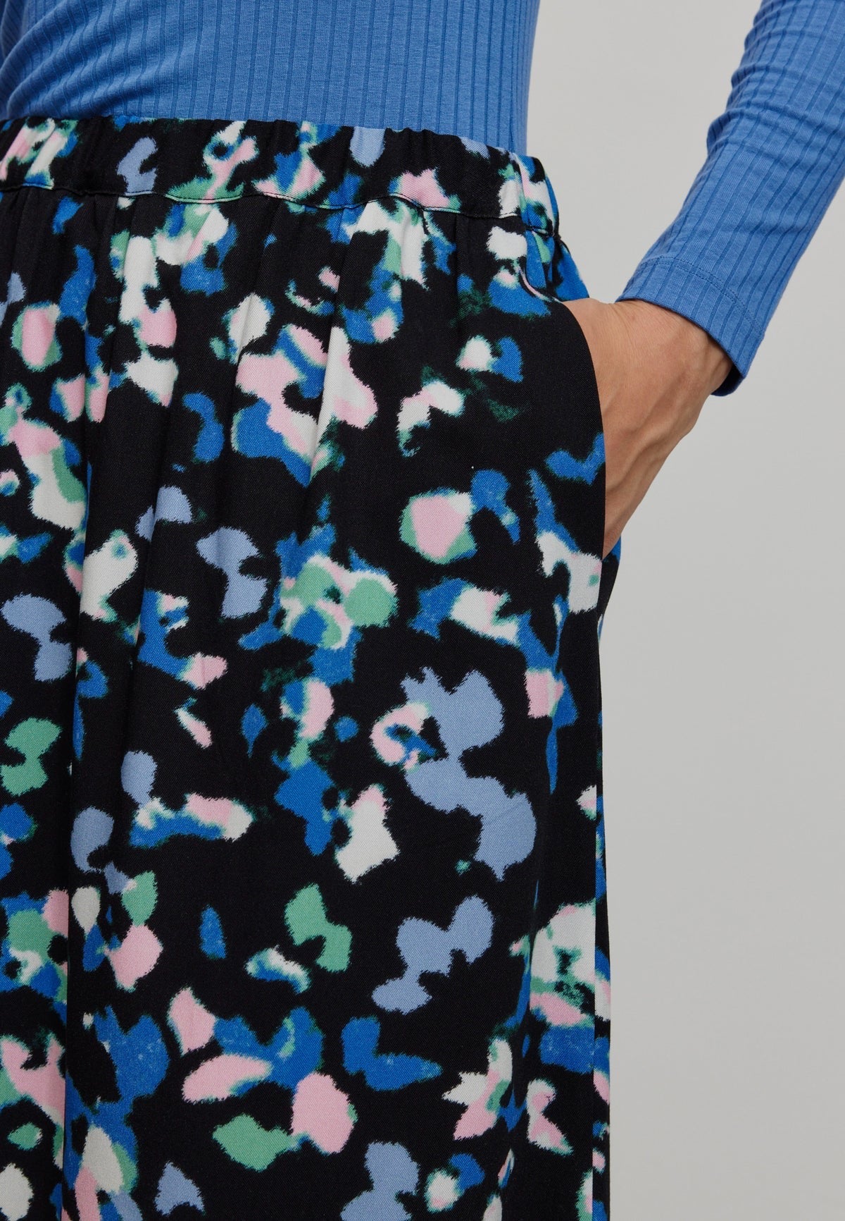 Midi skirt by Recolution,  made from sustainable Ecovero viscose. Abstract floral print in hues of navy, light green and powder pink. With slits on both sides and side pockets.