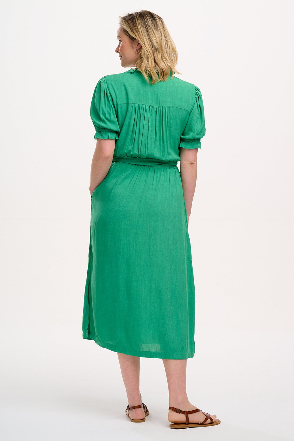 Boho style summer midi dress from SUGARHILL BRIGHTON in a vibrant shade of green. It has a relaxed cut and comes with a self-fabric belt, short sleeves with shirred frill cuffs, shirring on the shoulders, a flattering V-neck adorned with delicate floral embroidery.l and pockets.