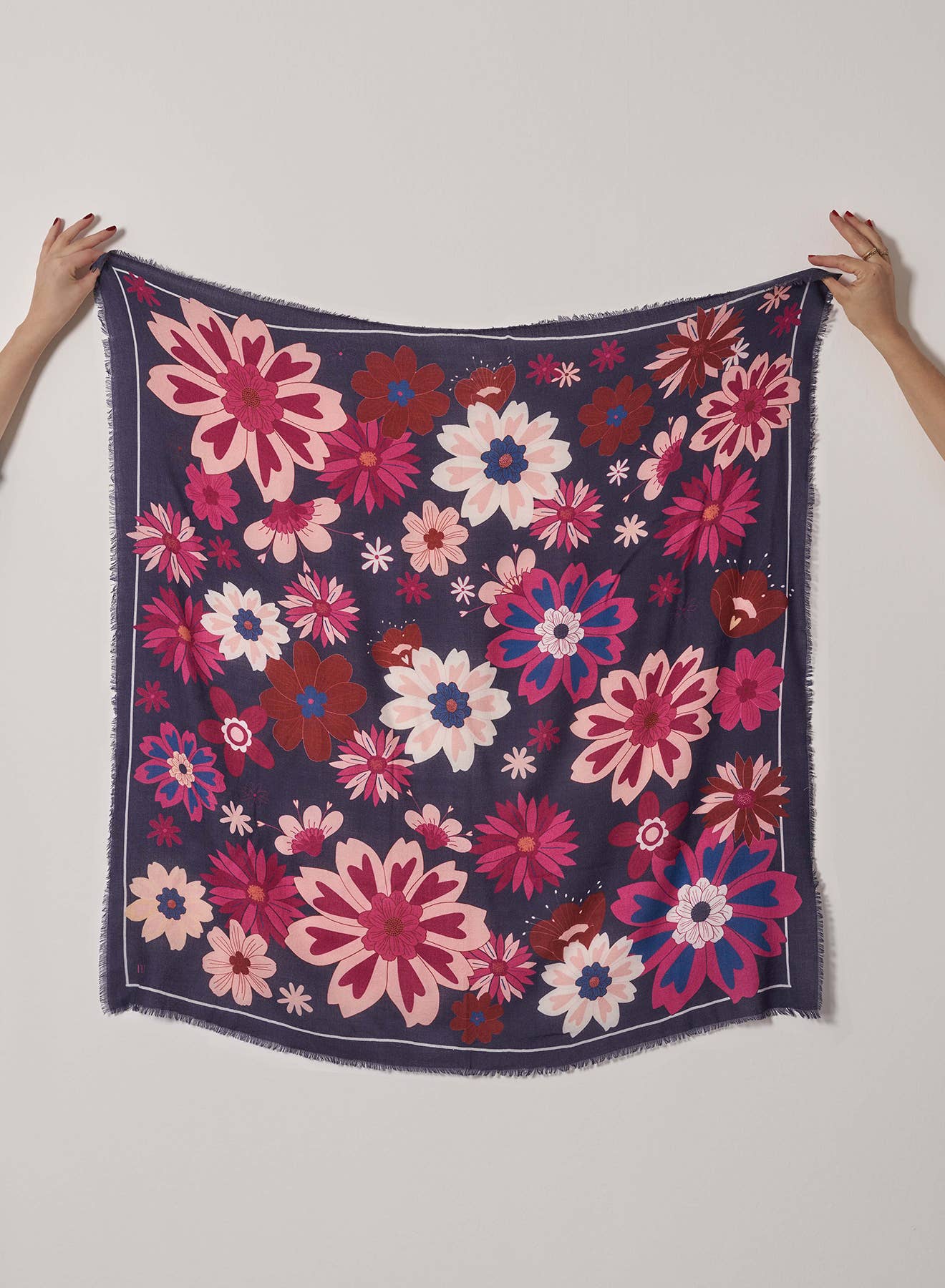 FLOWER POWER WOOL AND SILK SCARF | NAVY